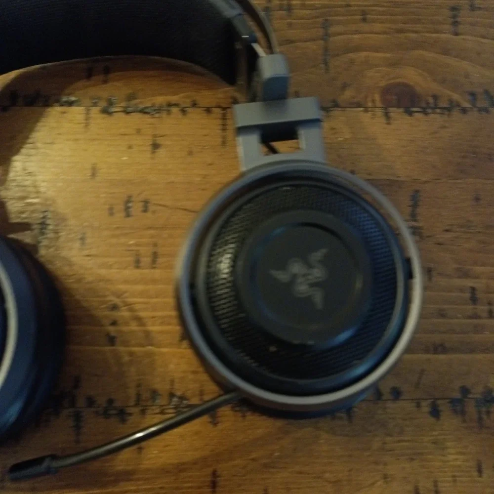 Razer Nari Ultimate Wireless 7.1 Surround Sound Gaming Headset NO DONGLE a1